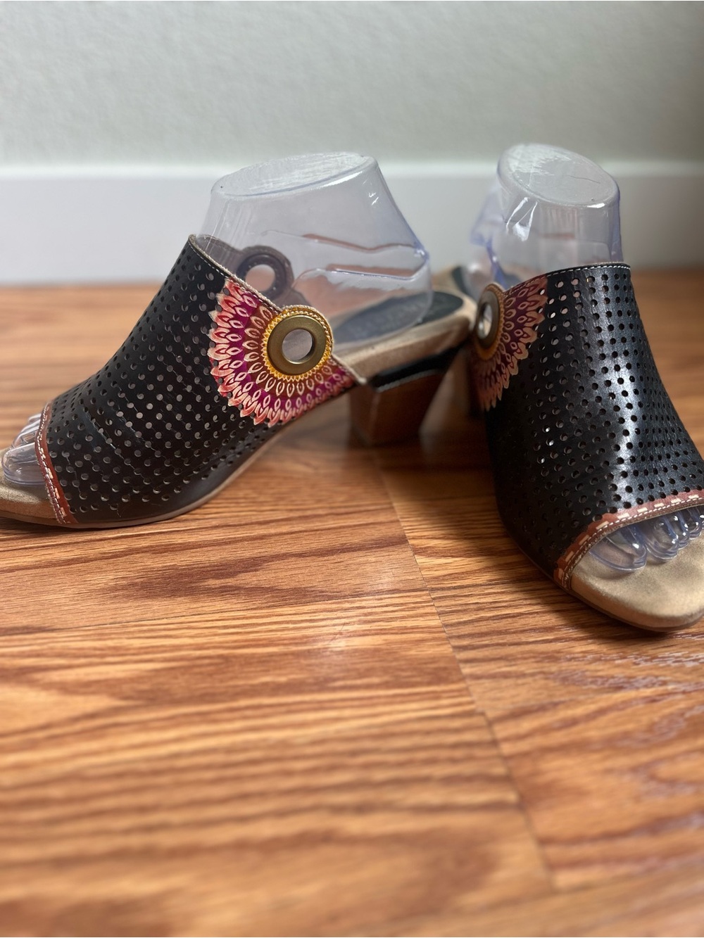 L’ARTISTE by SPRING STEP (FREE PEOPLE BRAND) handpainted perforated leather mule